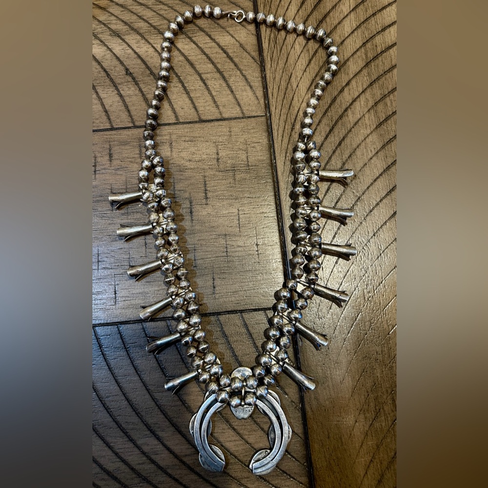 🌼Incredible Squash Blossom! Vintage Sterling Silver Navajo W/Natural Red Coral - Picture 3 of 8